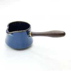 #HN0276; Ceramic sauce bowl w. handle ..