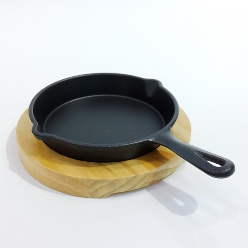 #YY079-6-12; Cast iron pan round 12cm + wood