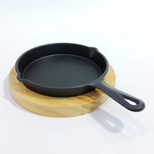 #YY079-6-14; Cast iron pan round 14cm + wood