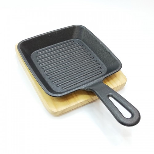 #YY083-135; Cast iron pan 13.5cm + wood